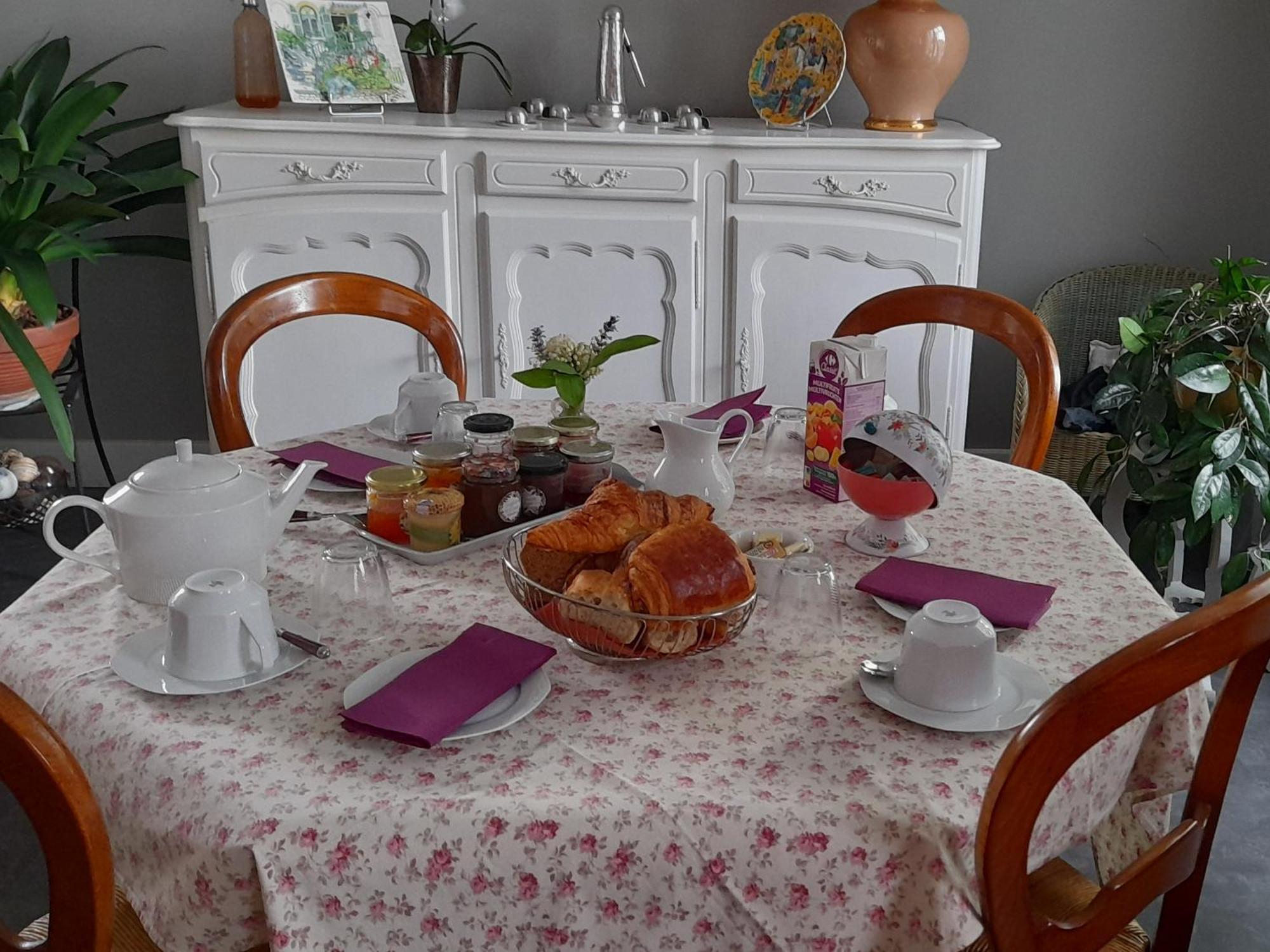Les Abelias Bed and Breakfast Hauterive  Rum bild