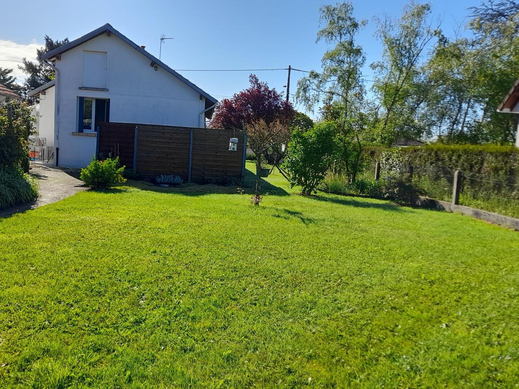 Les Abelias Bed and Breakfast Hauterive  Exteriör bild