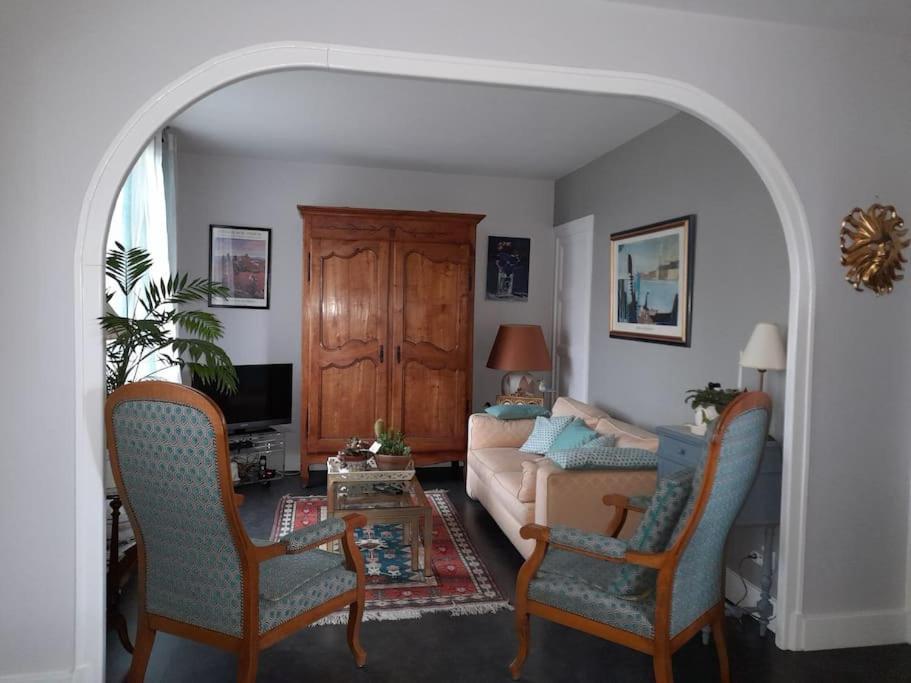 Les Abelias Bed and Breakfast Hauterive  Exteriör bild
